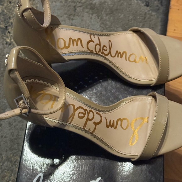 Shoes - Picture 2 of 4